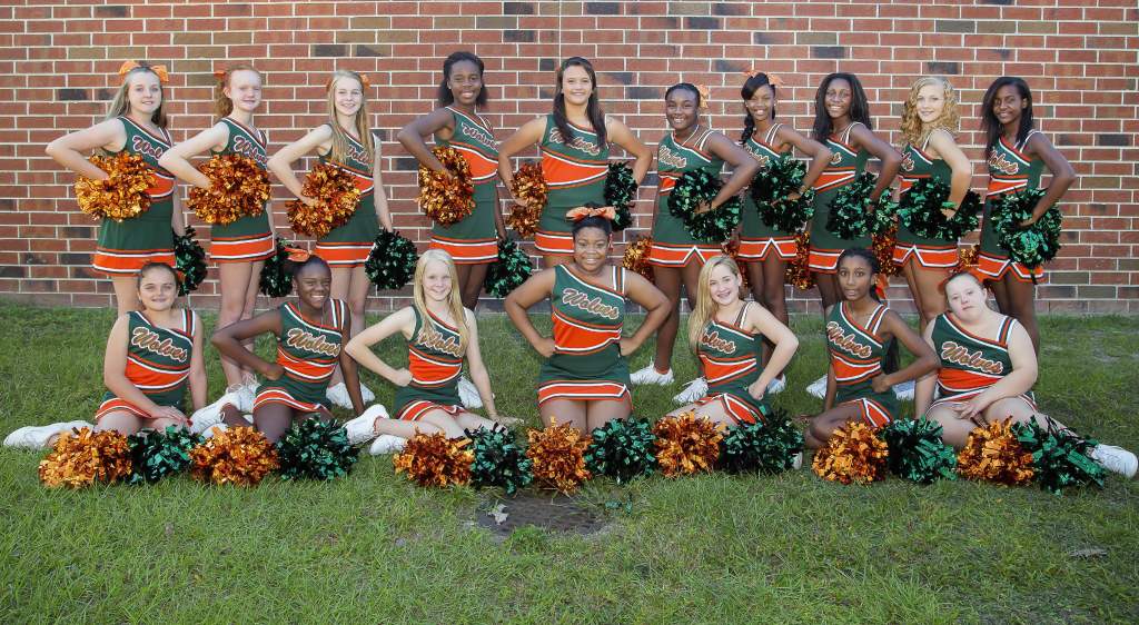 Richardson Middle School Cheerleader Team.  Photo by  Delanie Spradley